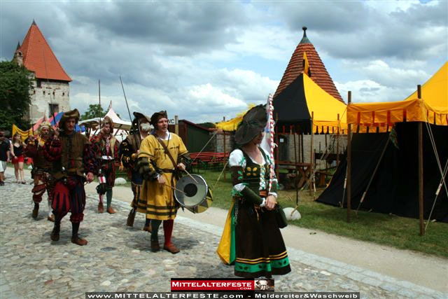 Mittelalterfest - www.Mittelalterfeste.com - Meldereiter & Waschweib